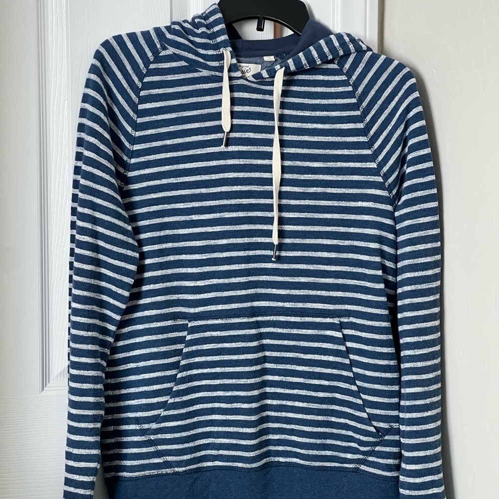 Men’s long sleeve hooded shirt